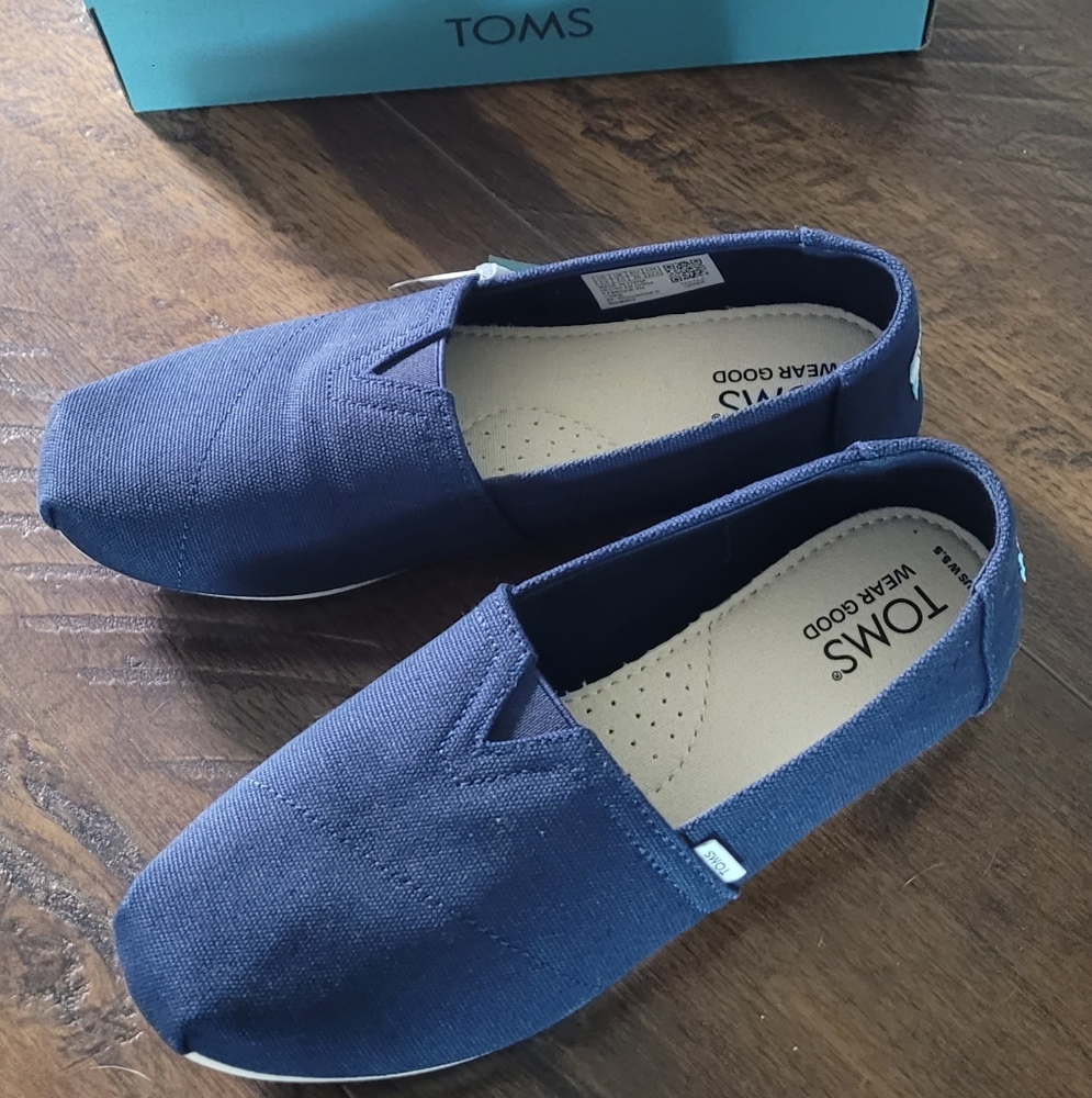 Tom's canvas shoes